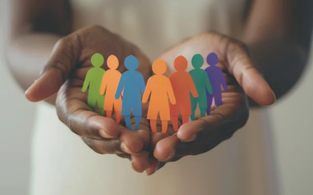 Apoio a causas sociais: por que a solidariedade precisa continuar depois do Natal